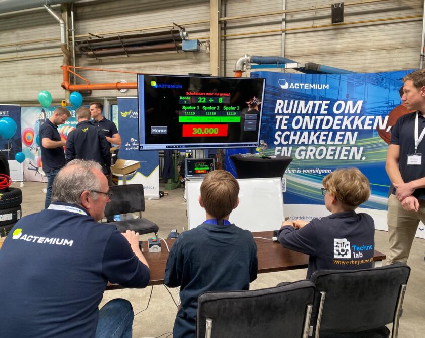 Techniekdag Achterhoek, techiek, kinderen, basisscholen, kennismaken met techniek, software, energie opwekken, duurzaam