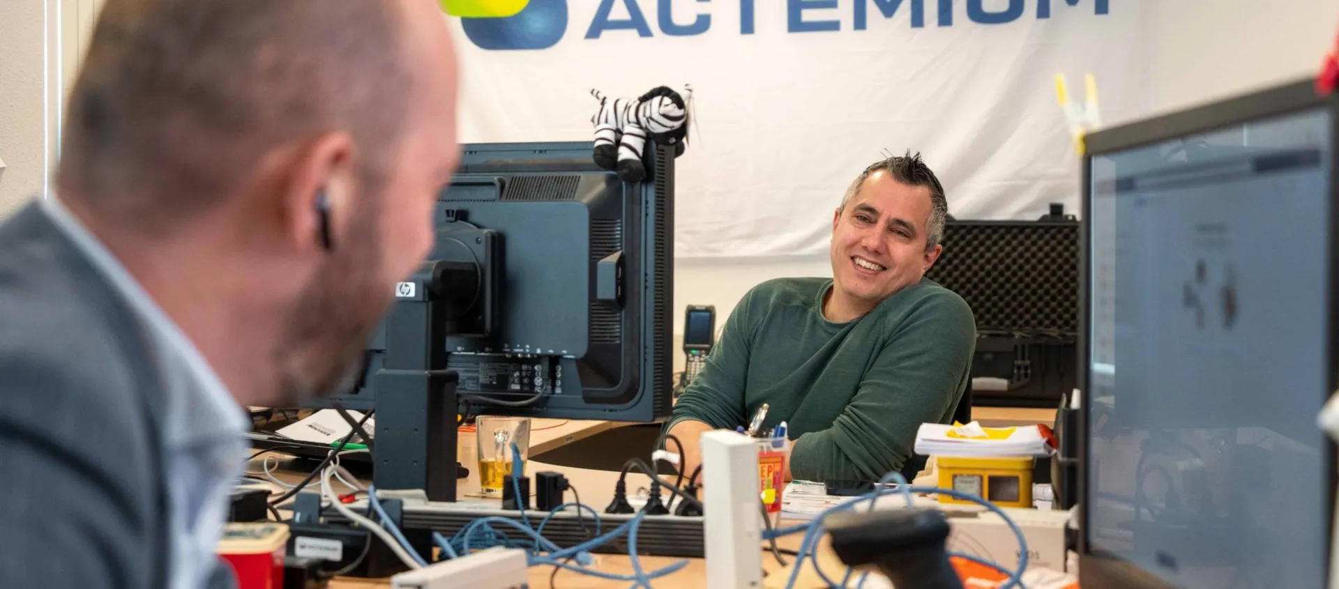 Actemium Zevenaar - achter bureau aan het werk