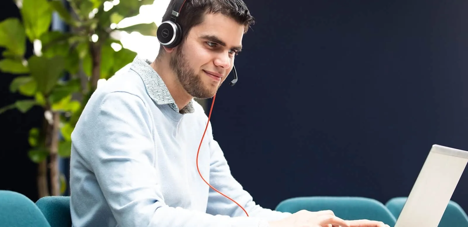 ICT-medewerker-achter-computer